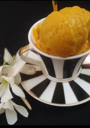 A picture of Homemade Mango Icecream.