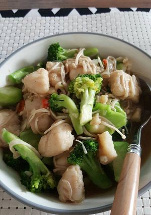 Foto resep Ikan dori, Brokoli, jamur enoki tumis saus tiram