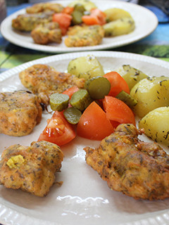Una foto de Pollo con patatas al microondas