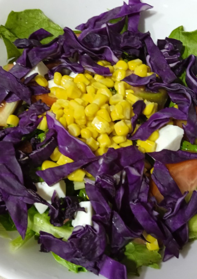 Una foto de Ensalada colorida