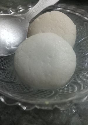 छैने की मिठाई / रसगुल्ले (Chhena ki mithai / rasgulle recipe in Hindi) रेसिपी मुख्य फोटो