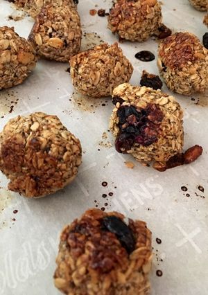 A picture of Oatmeal Protein Balls.