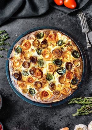 Foto di Torta di ricotta con roselline di verdure miste