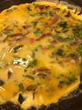 Frittata con asparagi selvatici e speck e altre verdure