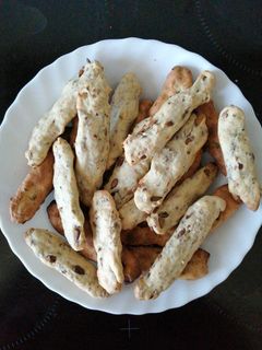 Una foto de Palitos de pan con pipas y algas