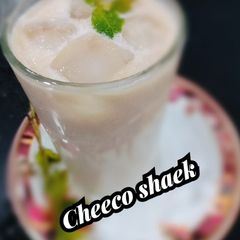 A picture of Chikoo shake.