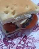 Sándwich con pollo en criollitos