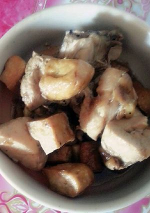 A picture of Chicken adobo with fried tofu.