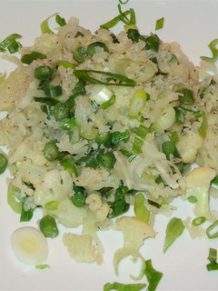 Una foto de ARROZ DE COLIFLOR CON POROTOS VERDES Y CEBOLLINES, KETO, JON STYLE