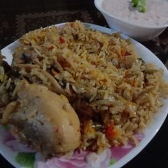 A picture of Yakhni Pulao 🍱🍱🍱.