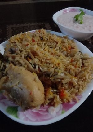 A picture of Yakhni Pulao 🍱🍱🍱.