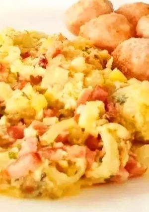 A picture of Scramble egg and meatballs.