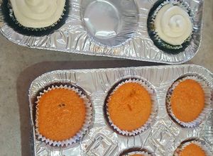 Una foto de Copcakes verde y naranja