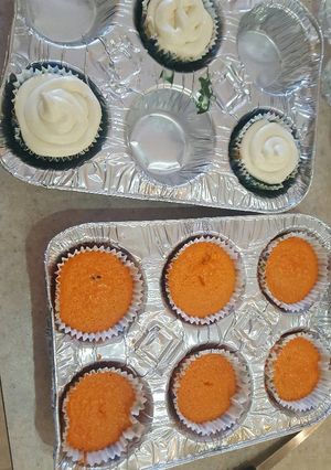 Una foto de Copcakes verde y naranja