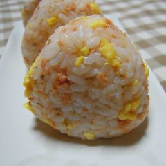 A picture of Salmon Flakes and Scrambled Egg Rice Balls.