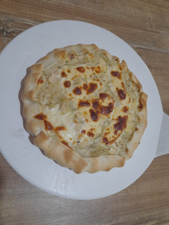 Una foto de Tarta de pollo, cebolla y queso
