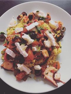 Una foto de Cuscús templado con pulpo