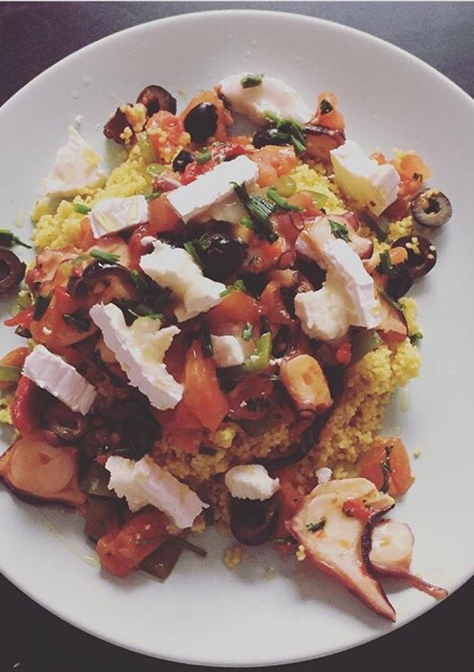 Una foto de Cuscús templado con pulpo