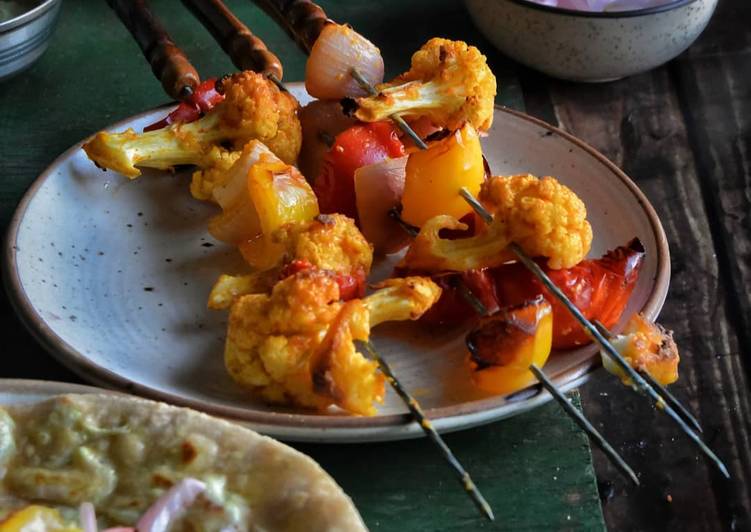 How to Prepare Speedy Paneer and Gobhi Skewers