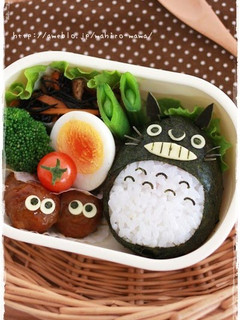A picture of Character Bento Meatball Makkuro Kurosuke.