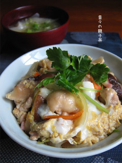 A picture of Old-Fashioned 'Oyako Don' Chicken and Egg Rice Bowl.