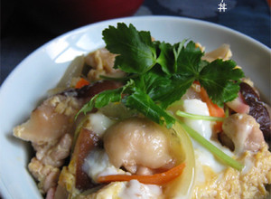 A picture of Old-Fashioned 'Oyako Don' Chicken and Egg Rice Bowl.