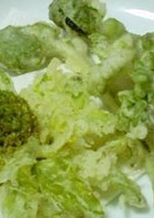 A picture of Fukinotou (Butterbur Sprouts) Tempura.