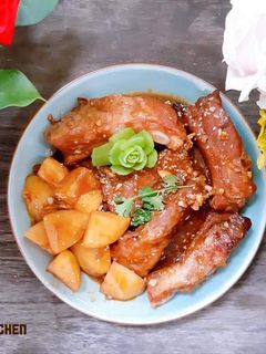 Hình của món Sườn nướng mật ong khoai tây.