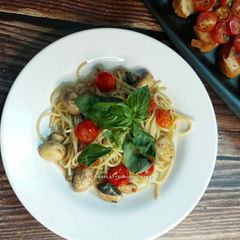 A picture of Spaghetti Aglio e Olio With Mushrooms, Cherry Tomatoes & Basil.