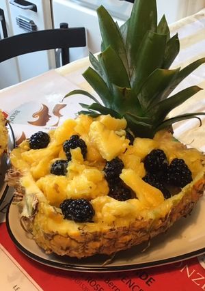 Une photo de Salade d ananas à l orange et mûres du jardin