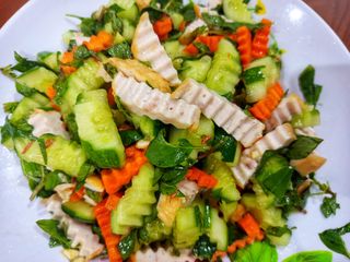 Gỏi dưa leo/cà rốt chả lụa