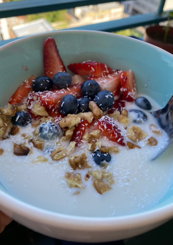 Una foto de Yogur natural FÁCIL - sin lactosa y sin azúcares