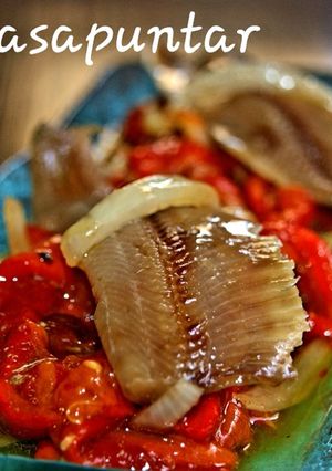 Una foto de Verduras asadas con sardinas 🌶🐟