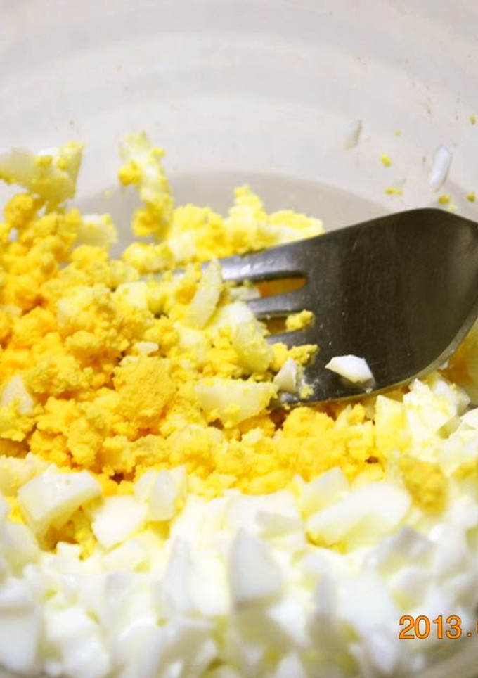 A picture of Minced Boiled Egg.