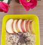 Langkah Mudah untuk Menyiapkan Resep  Yakult Apple Overnight Oat yang Lezat, Enak Banget
