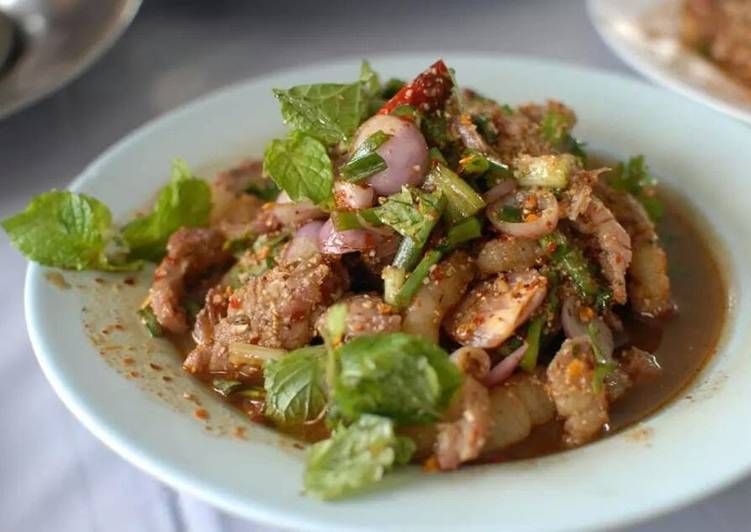 Yum Mhu yang or bbq pork sirloin salad