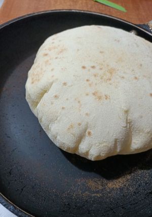 Foto di Batbout, il pane marocchino che si gonfia