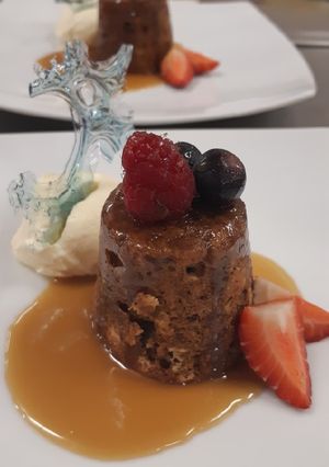 Foto resep Sticky Date Pudding with Salted Caramel Sauce