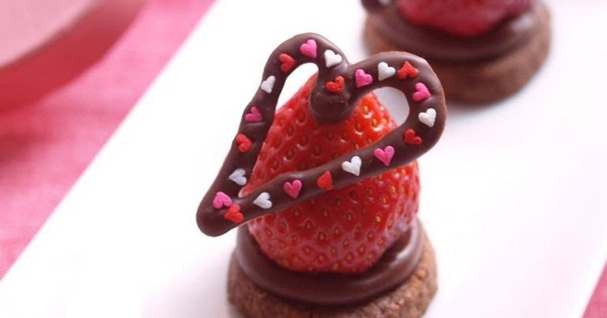 Chocolate and Extravagant Strawberries for Valentine's Day Recipe by ...