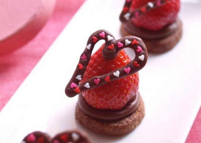 Steps to Prepare Speedy Chocolate and Extravagant Strawberries for Valentine&#39;s Day