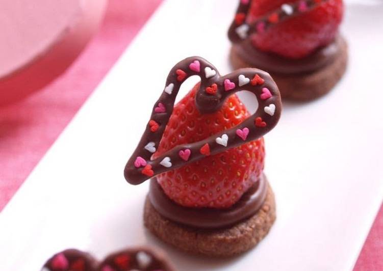 Easiest Way to Prepare Perfect Chocolate and Extravagant Strawberries for Valentine&#39;s Day