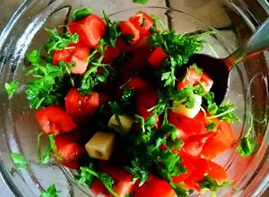 Une photo de Salade de cresson et tomates