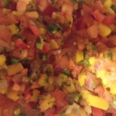 A picture of Pico dé gállo (with mango).