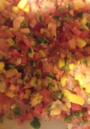 A picture of Pico dé gállo (with mango).