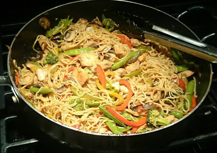 Chicken Stirfry with Chow Mein Noodles