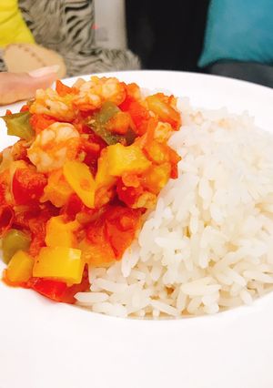 A picture of Shrimp sauce and steamed rice.