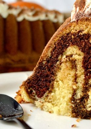 Una foto de Bundt cake de tiramisú