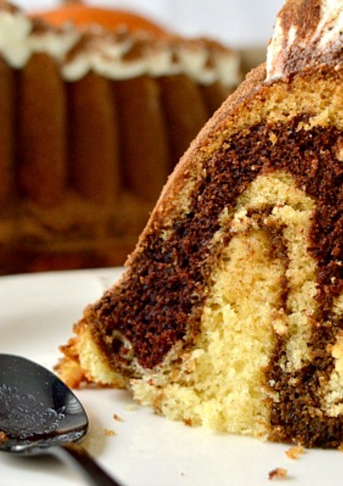 Una foto de Bundt cake de tiramisú