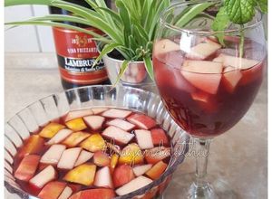 Hình của món Sangria - cách pha rượu cocktail đỏ của Tây Ban Nha.