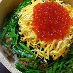 A picture of Chirashizushi with Lots of Toppings.